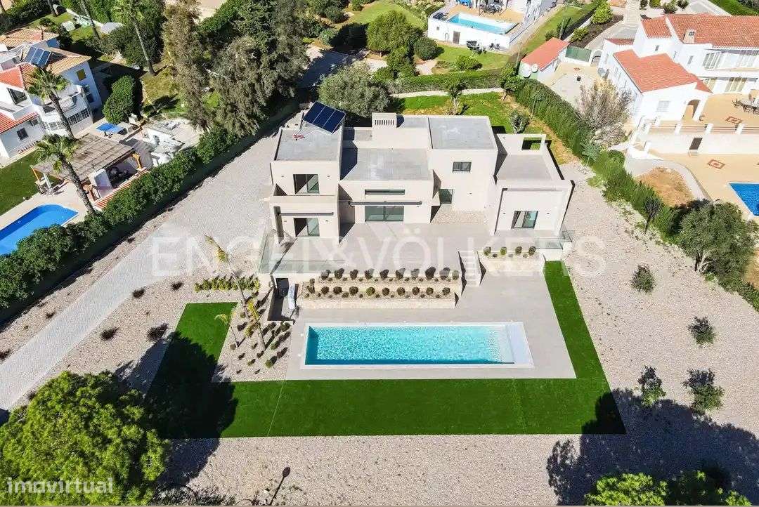 Moradia V4 Exclusiva perto do Carvoeiro-47