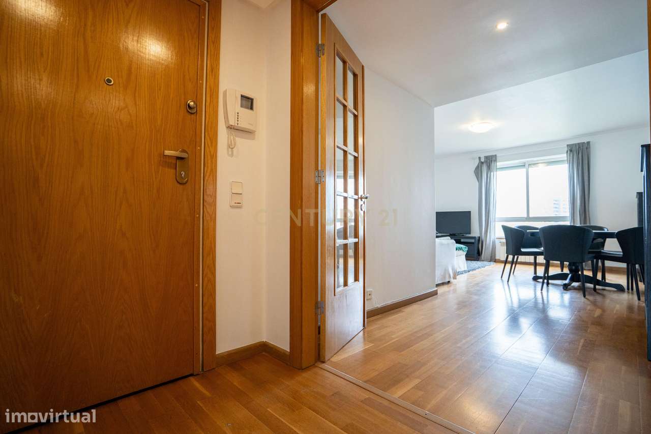 T2 Parque das Nações, Mobilado, com Parqueamento e Arrecadação - Grande imagem: 2/24