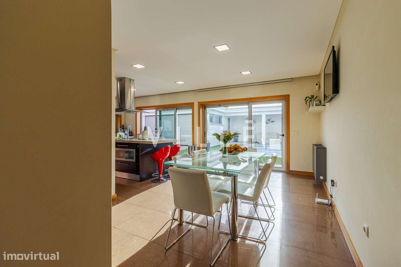 Moradia T4 com piscina aquecida e garagem dupla-26