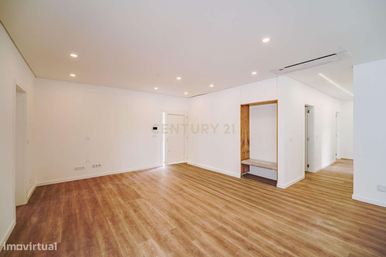 Moradia T4 em Fernão Ferro, Seixal - Grande imagem: 3/44