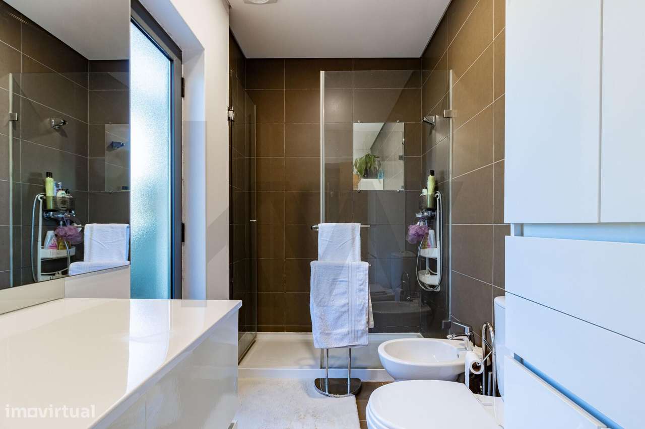 MORADIA EM BANDA T3-21