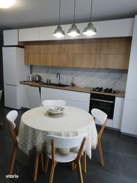 Apartament de 3 camere ultra lux, 70 mp , etaj intermediar , parcare,