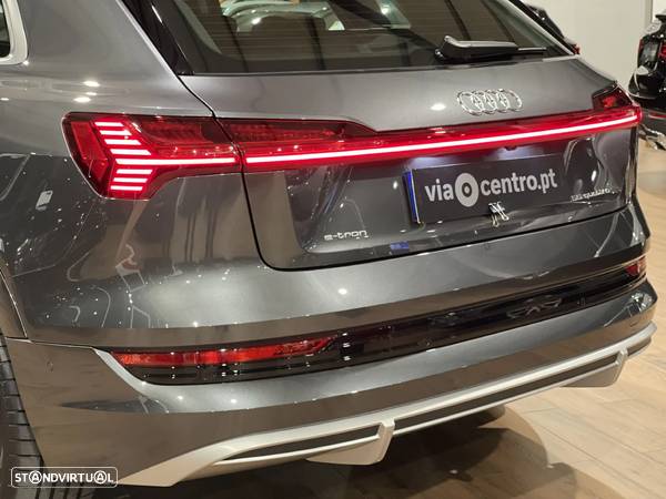 Audi Q8 e-Tron 55 quattro S line - 33