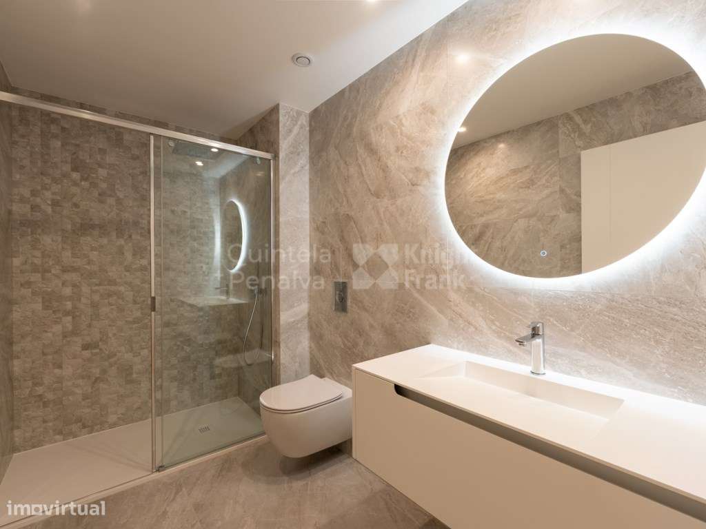 Apartamento T3 com garagem junto ao centro de Cascais-21