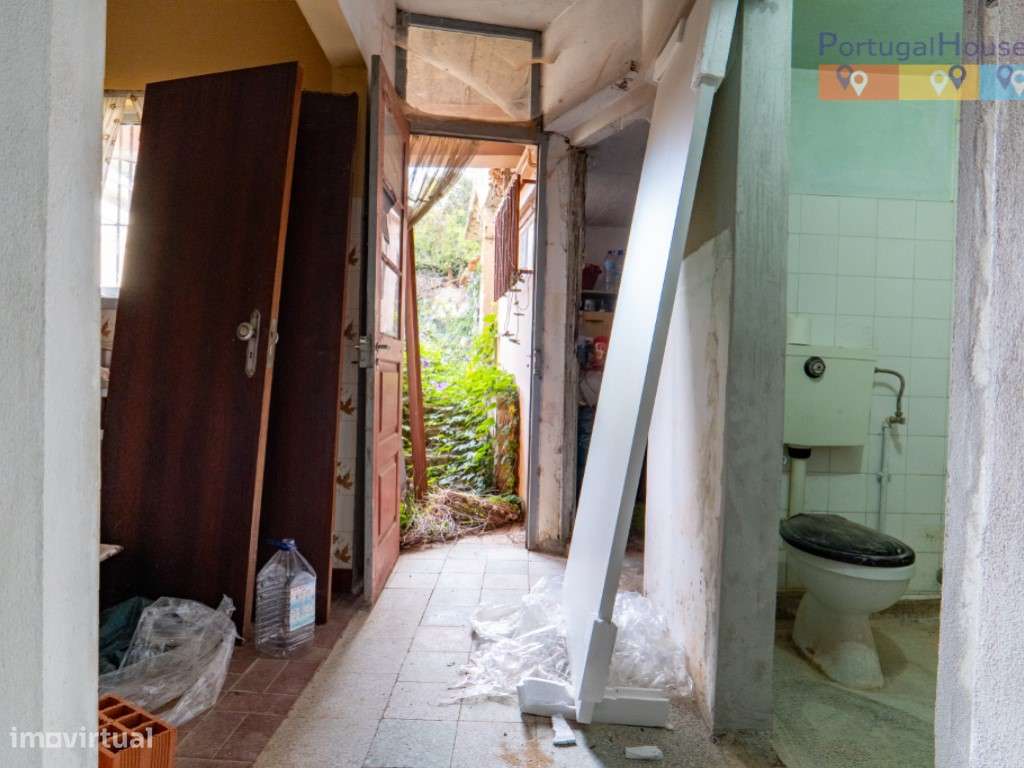 Prédio constituído por 2 apartamentos T2 com entradas independentes...-22