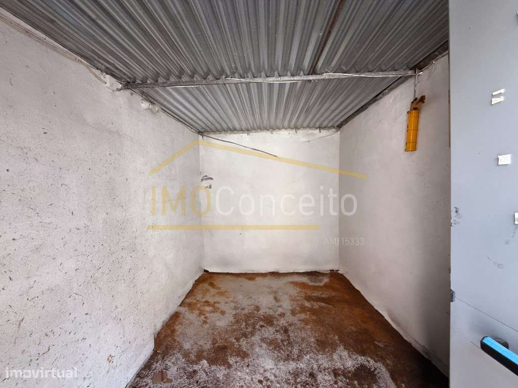 MORADIA TRADICIONAL TOTALMENTE TÉRREA| ESPAÇO EXTERIOR GENEROSO| GA... - Grande imagem: 4/21