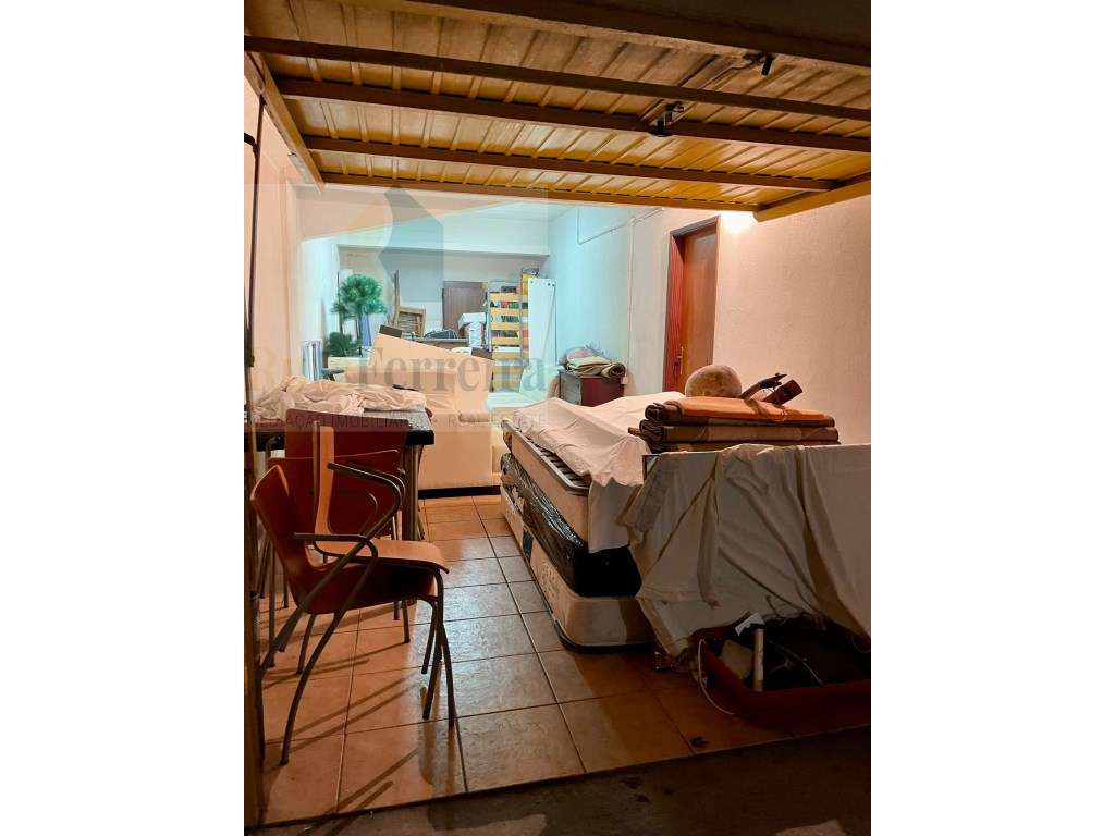 Garagem fechada no centro da cidade de Torres Vedras! - Grande imagem: 2/4