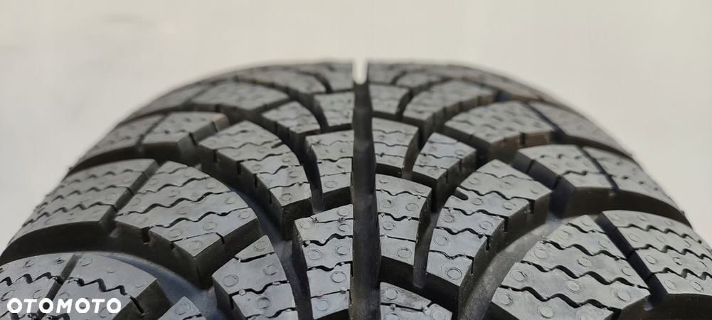 Opona zimowa Goodyear UltraGrip 9 185/60R14 82 T bieżnik 8,3mm - 2