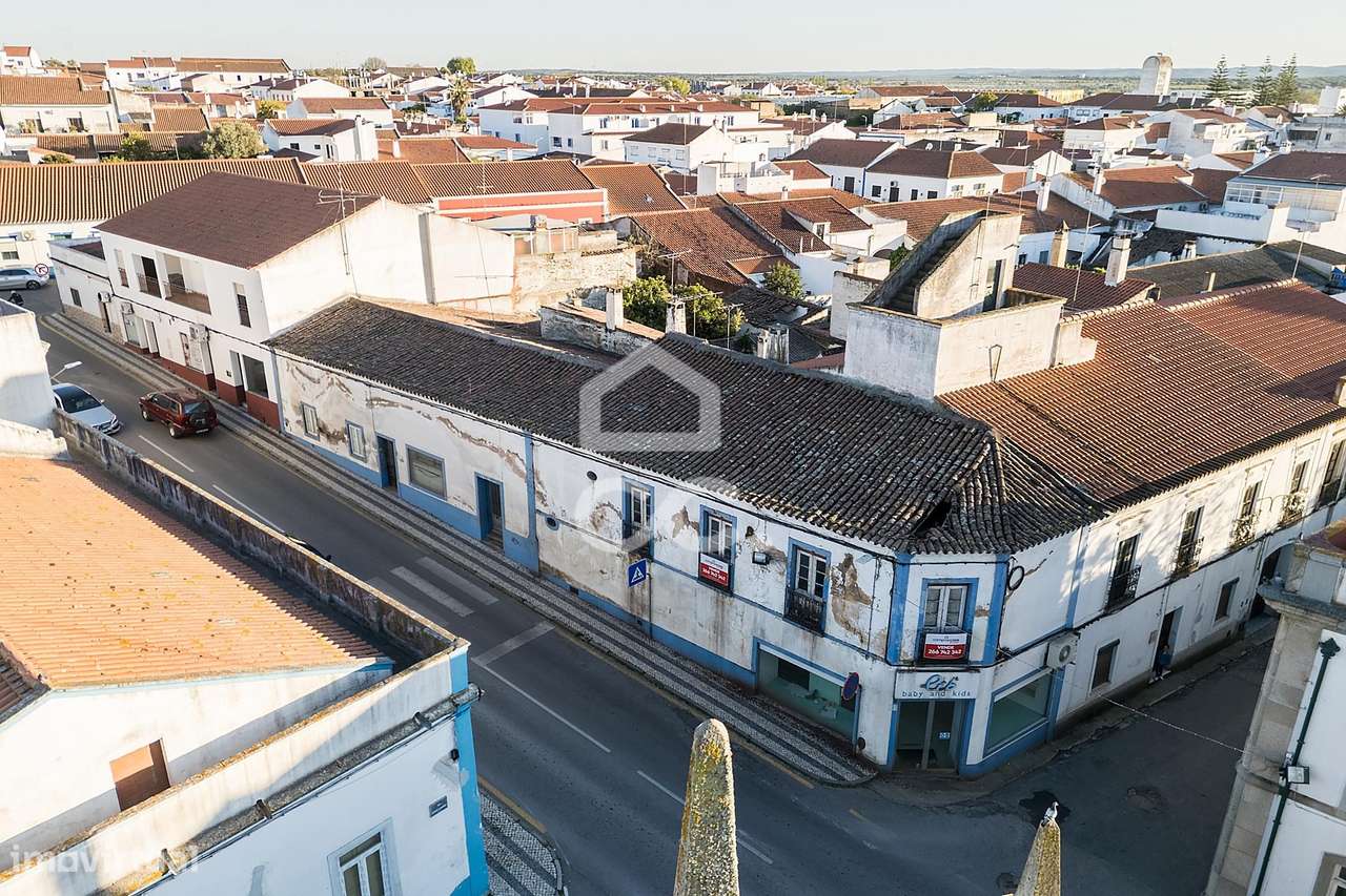 Prédio c/ Moradia >T6, Quintal e Espaço Comercial, em Reguengos de Mon - Grande imagem: 5/60