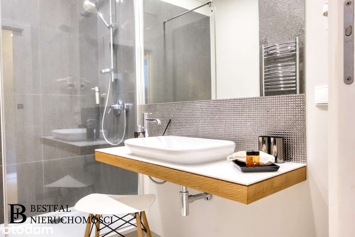 Apartament  z halą garażową balkonem i tarasem-10