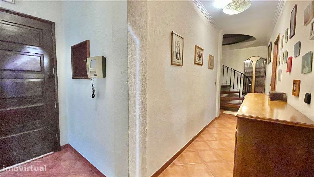 T2 Duplex-1ª linha de Mar-Aver-o-Mar-Aparcamento-8