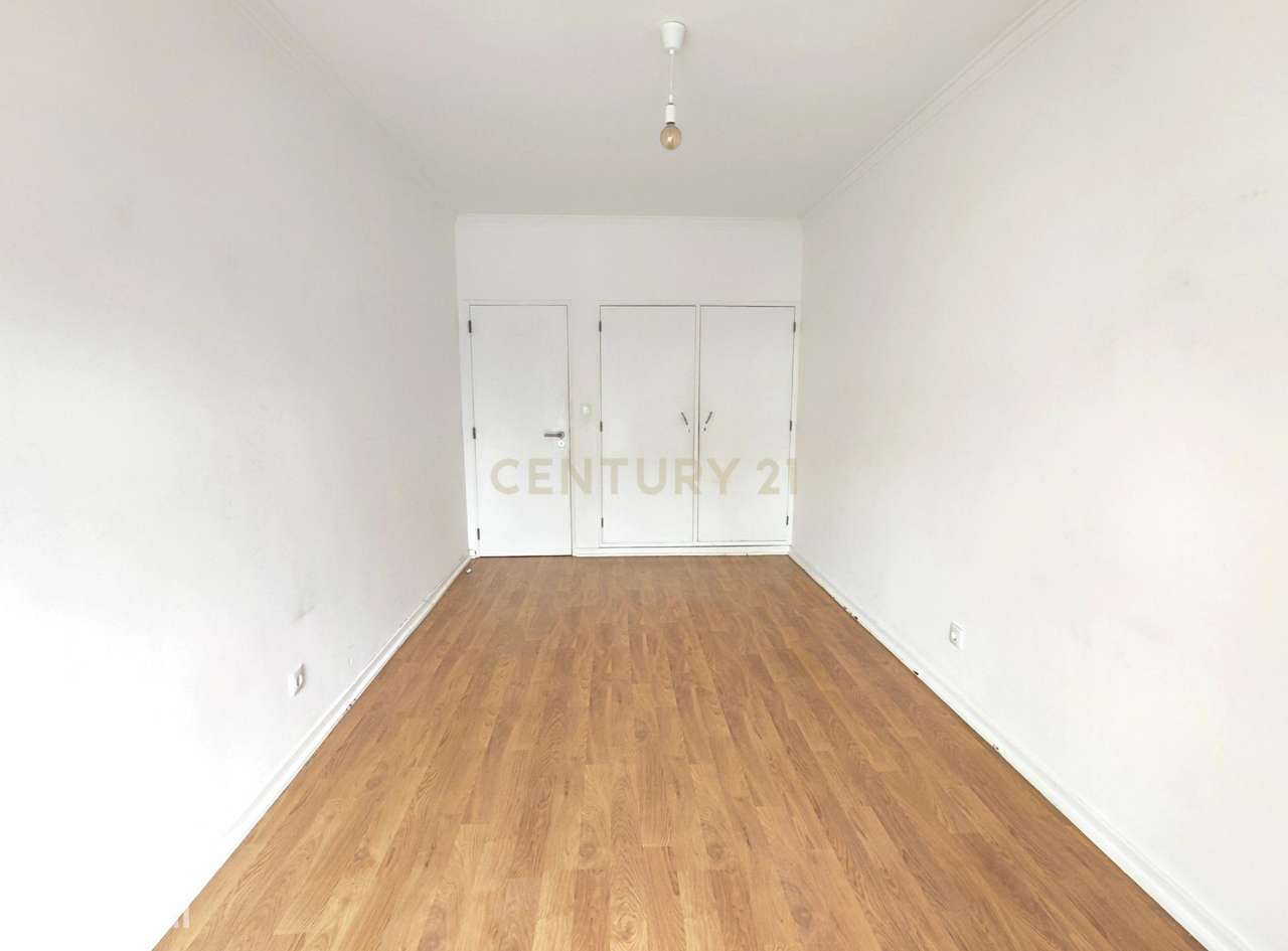 Apartamento T2 renovado recentemente na Parede, com varanda na sala, s - Grande imagem: 5/17