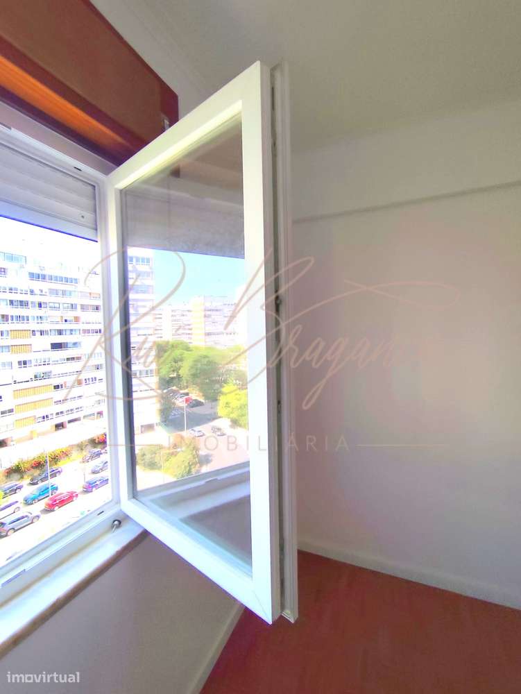 Apartamento T3 na Portela Totalmente Renovado-25