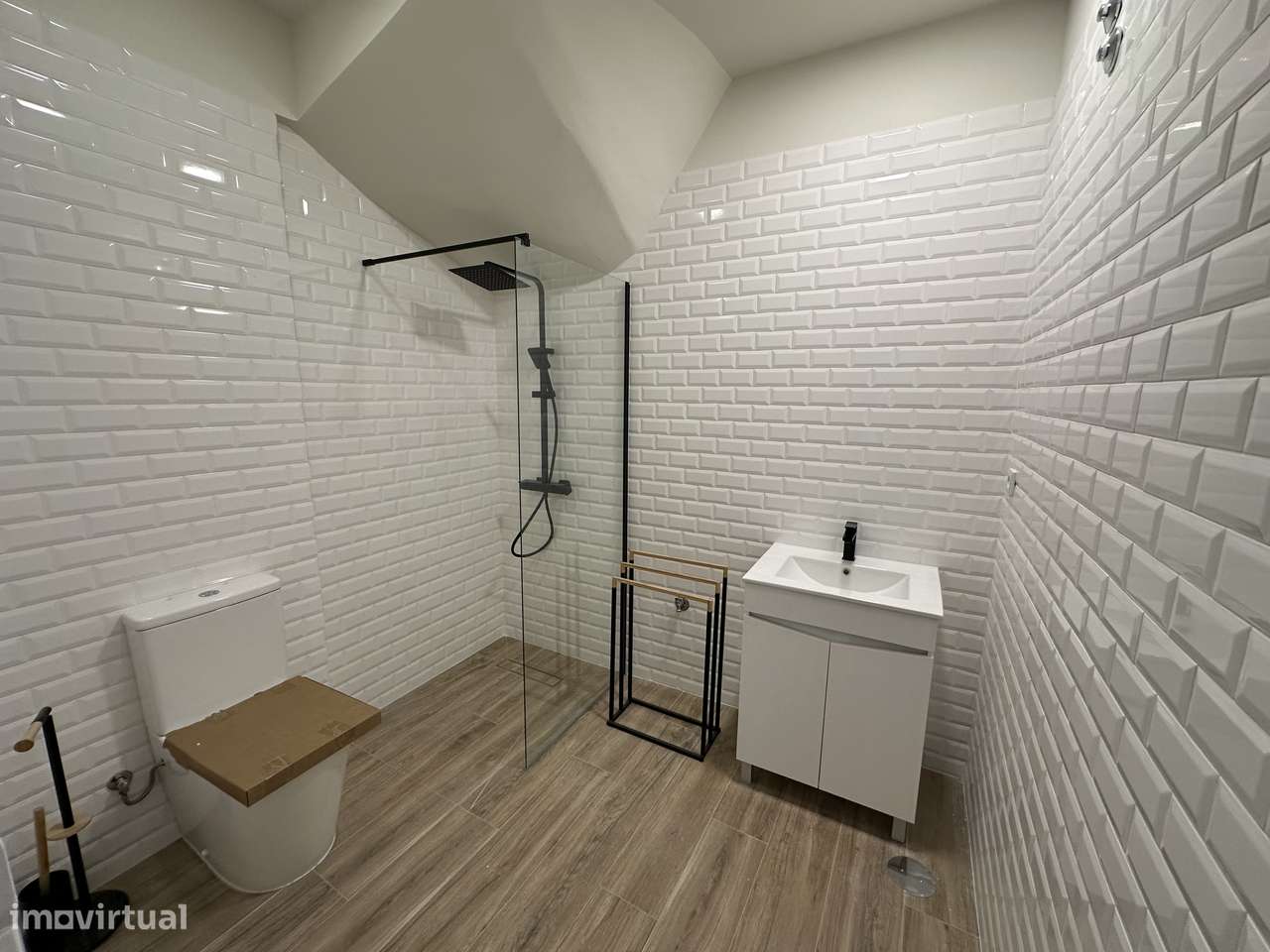 Apartamento T2 totalmente remodelado, com pátio interior - Lapa Porto-17