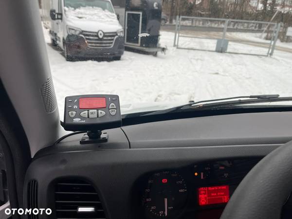 Iveco 35s18 fabrycznie nowy, chłodnia z windą - 24