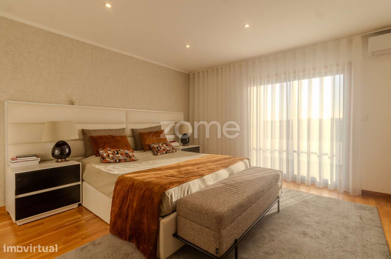 Moradia T4 Piscina e Vista Rio na Encosta do Douro-20