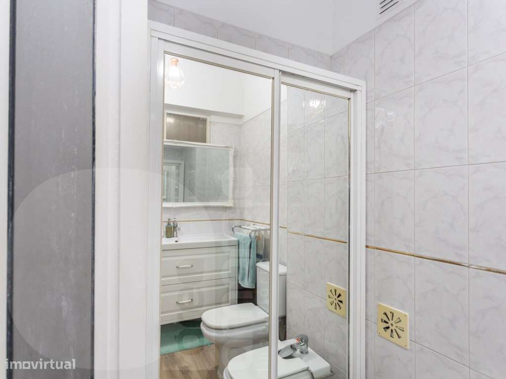 T2 Remodelado em Corroios | Vista Desafogada | A 2 Min da Estação F...-14