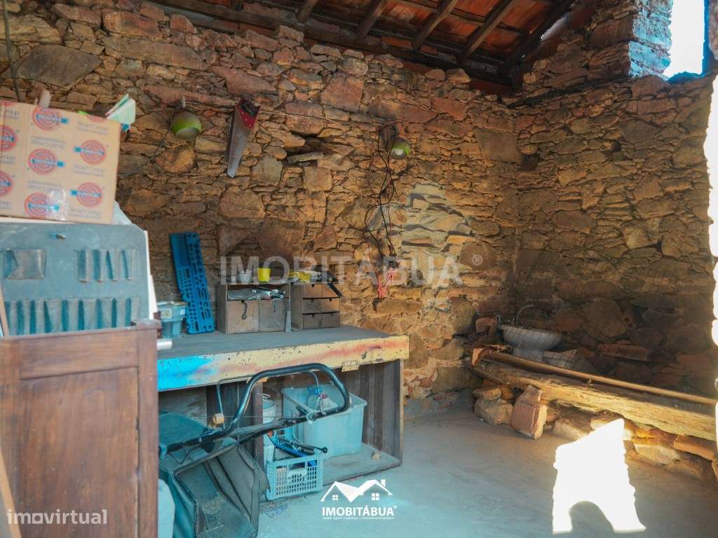 Casa Tradicional Portuguesa com Quintal, Vista e Muitos Detalhes Au...-24