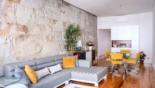 Apartamento T2 com varandas, à venda, no centro do Porto