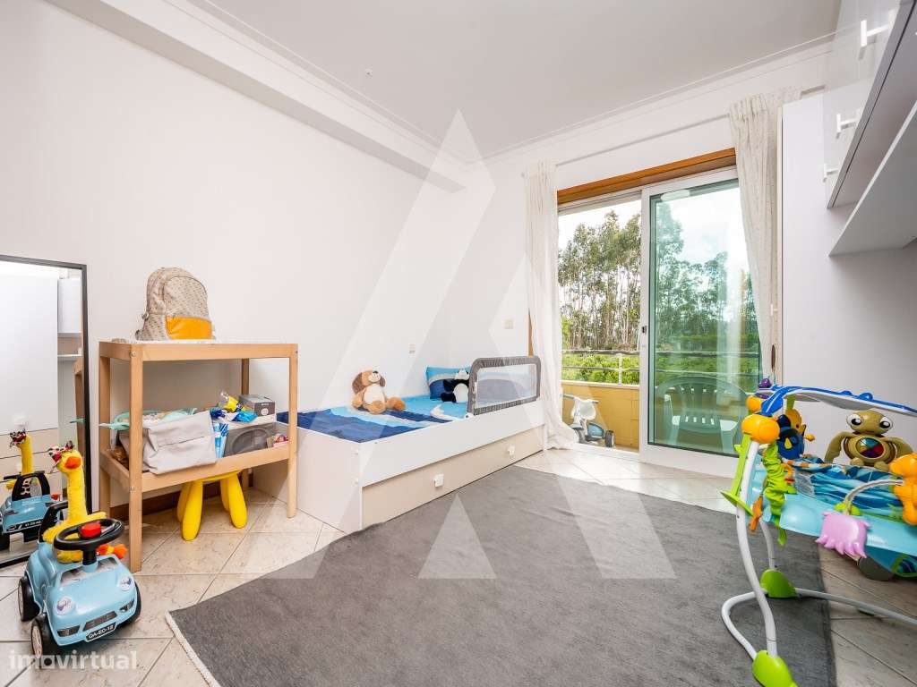Apartamento T2 no Último Piso com Garagem Fechada - A 5 min de Sant...-9
