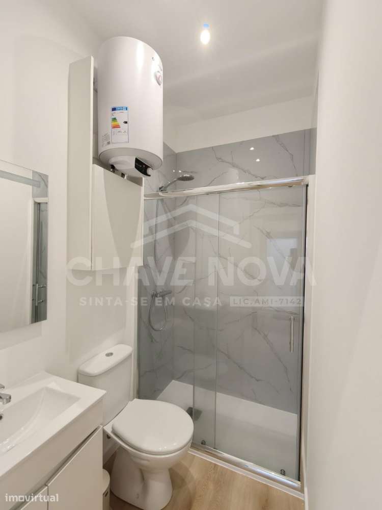 Moradia T1 Renovada mobilada e equipada em Campanha Porto-16