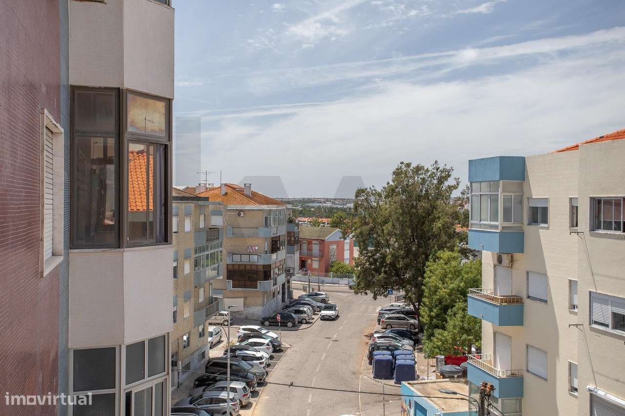 T2 com Vista Baía na Amora-11