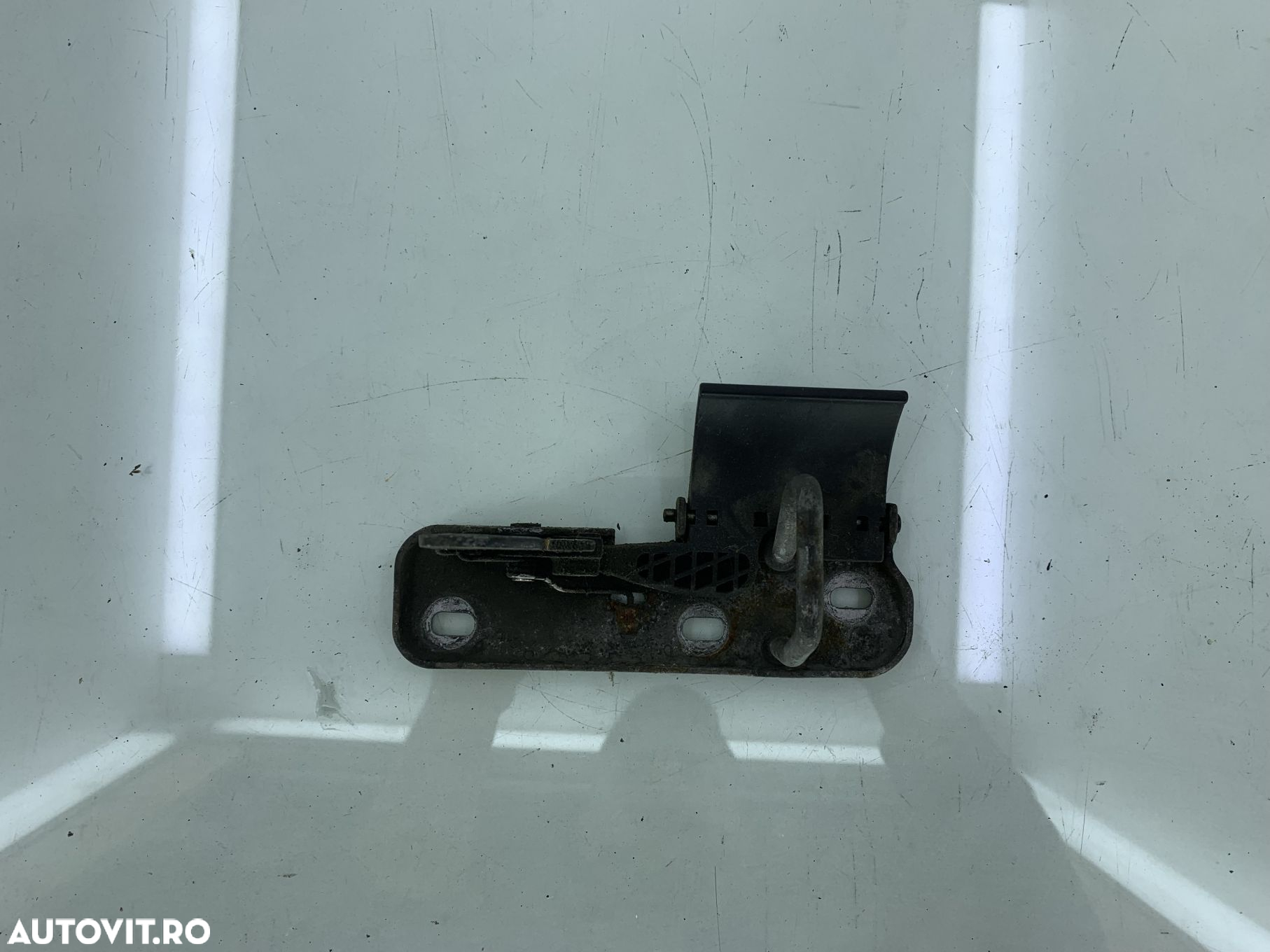 Clapeta deschidere capota VW PASSAT B7 2.0 CFFB 2010-2014  3AA823480 - 2