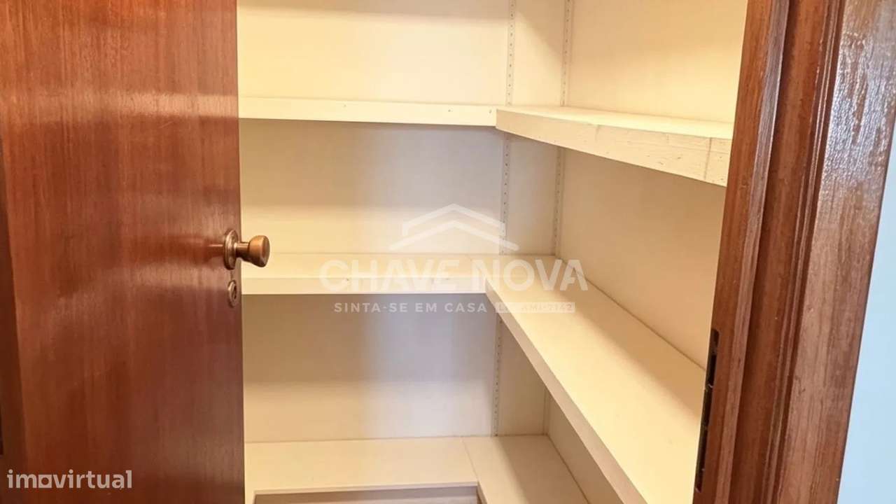 T2 Ren. c/lugar de garagem em Vila Nova de Gaua ( Gaiashopping)-5