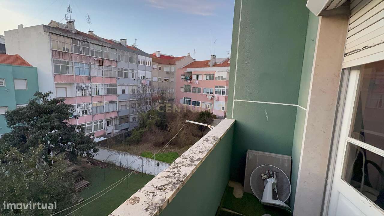 T2 no centro da Amadora, junto ao Babilónia e Metro-12