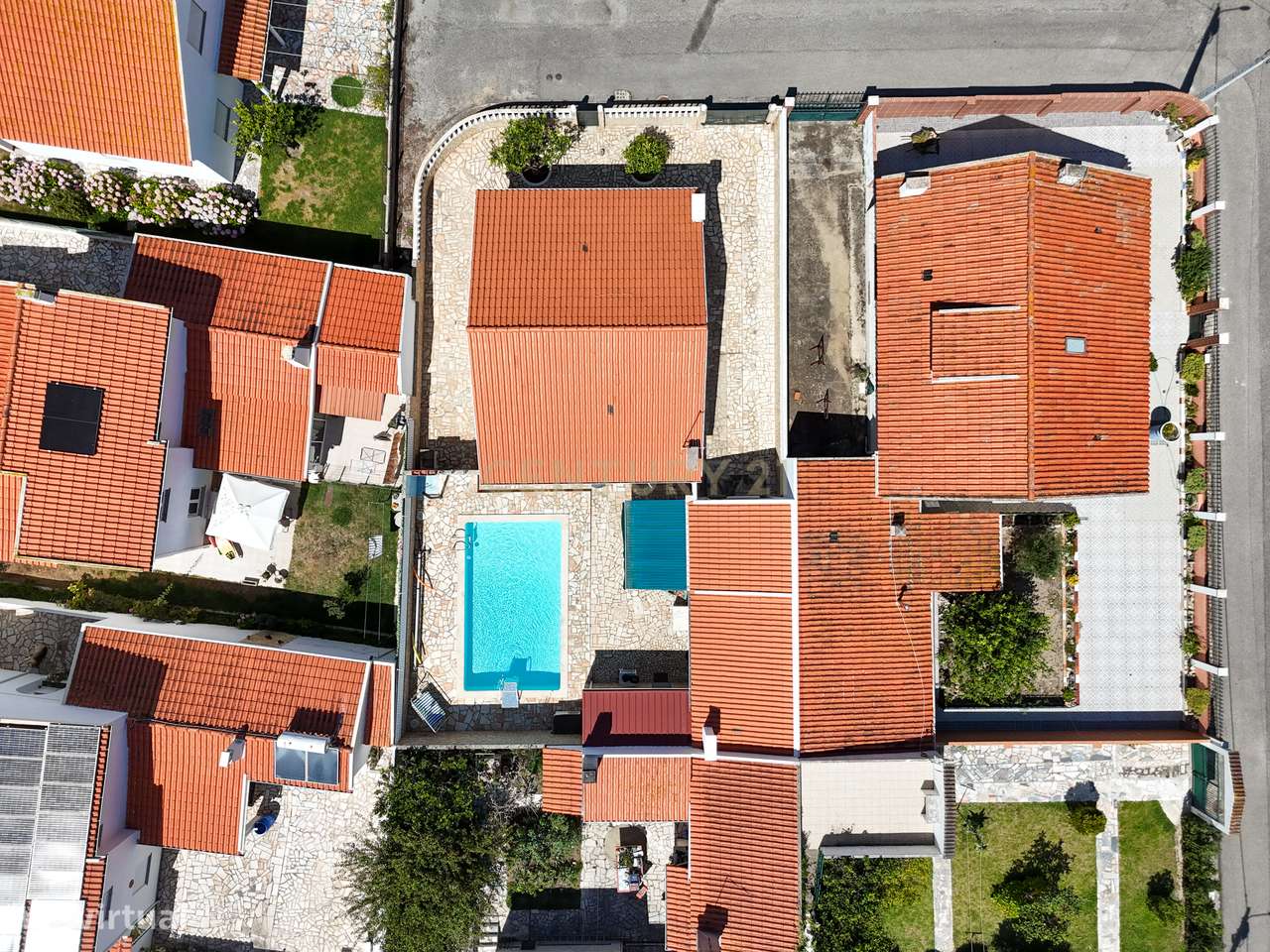 MORADIA TÉRREA T2+2 COM GARAGEM E PISCINA AQUECIDA, NA SILVEIRA, A 5 M-47