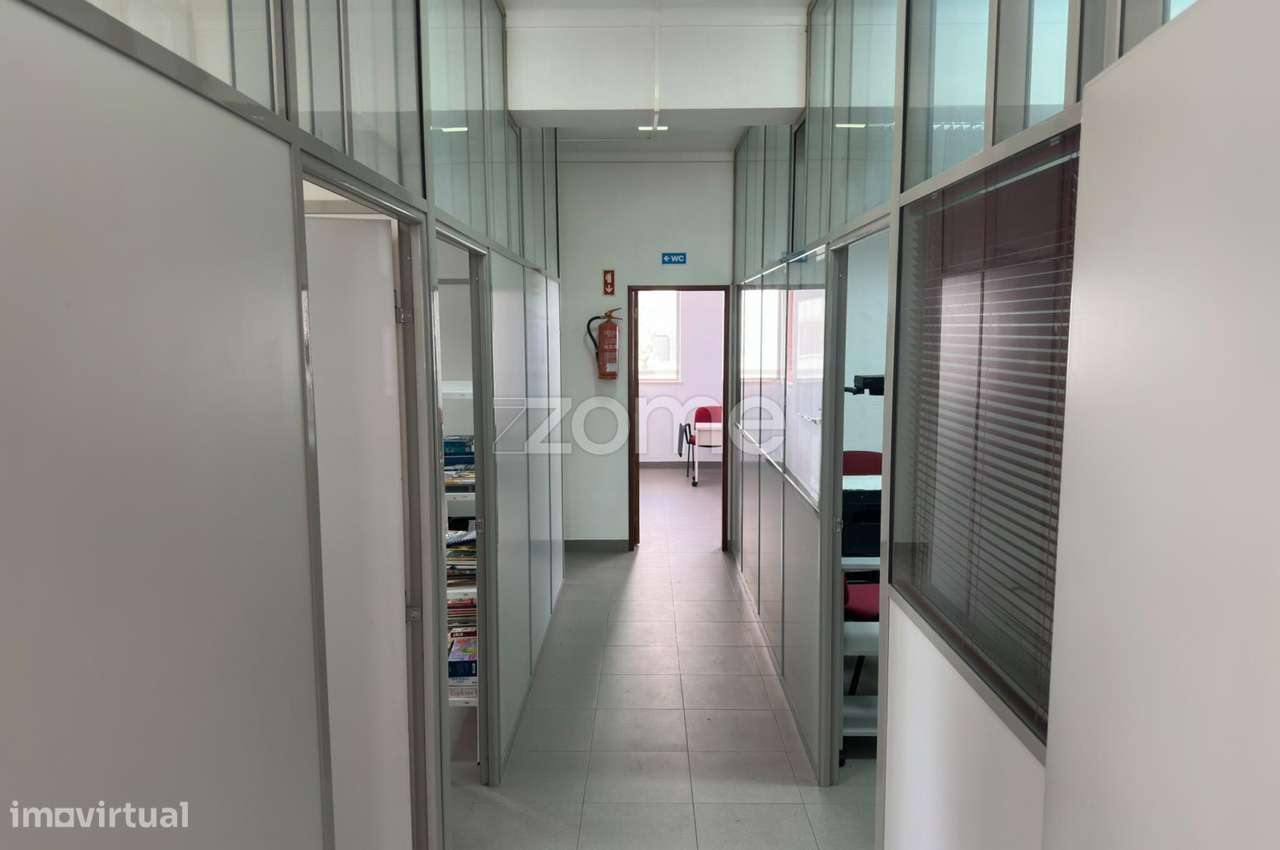 Loja de 108 m² com Potencial de Conversão em T3 – Santana, Sesimbra...-4