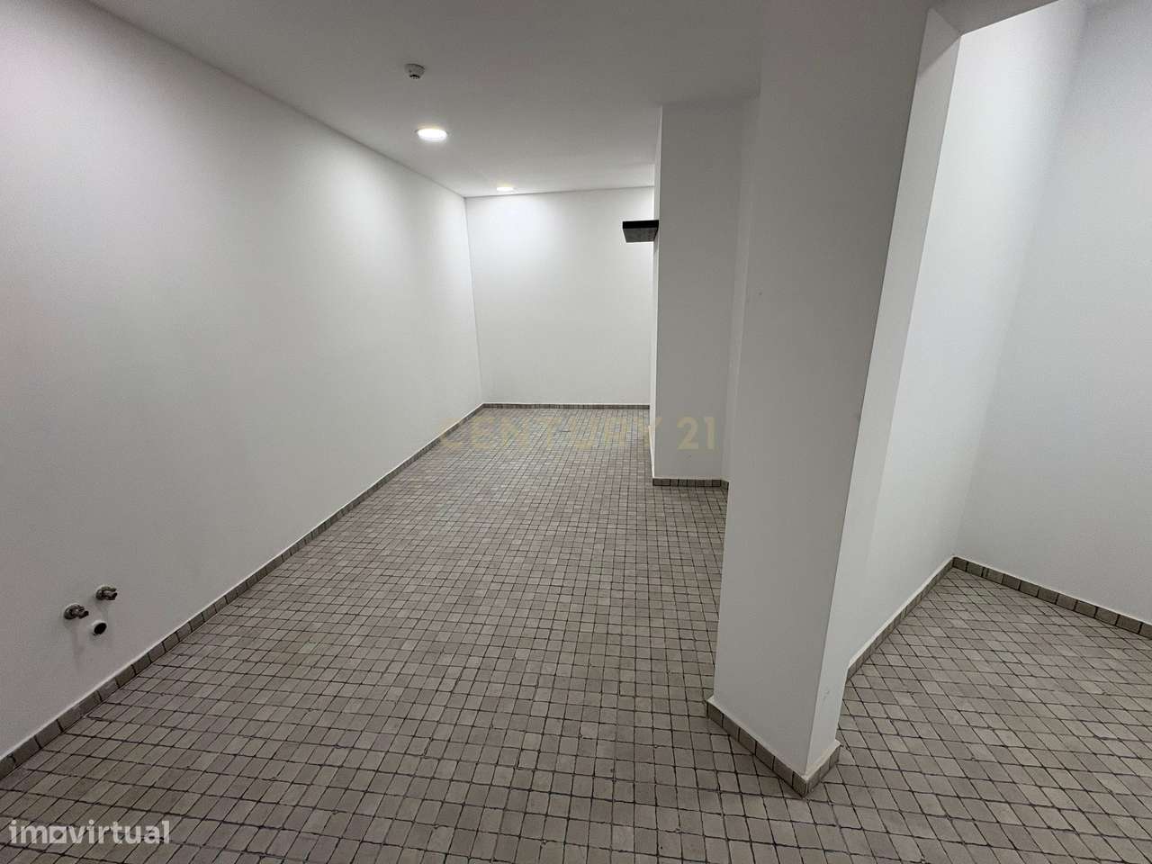 Loja Remodelada no Centro Comercial Torre das Flores - Grande imagem: 4/9