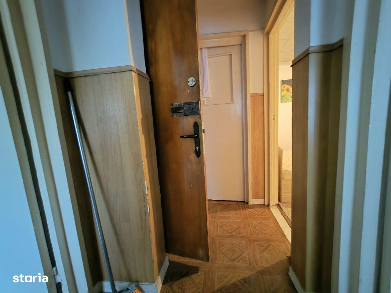 Apartament 3 camere, etaj 1, micro 9 , str. Avram Iancu Targoviste-0