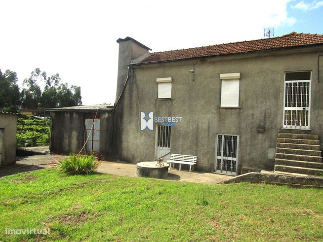 DUAS MORADIAS PARA RESTAURO,MAIS  TERRENO ( 3 ART.MATRICIAIS ),JUNTO C-10
