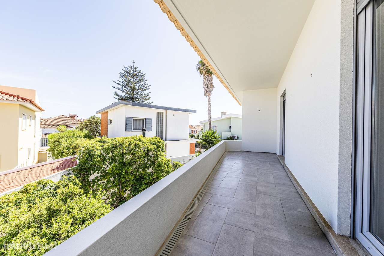 Moradia de Charme Reabilitada no centro da Parede com 434m² de Terreno-31