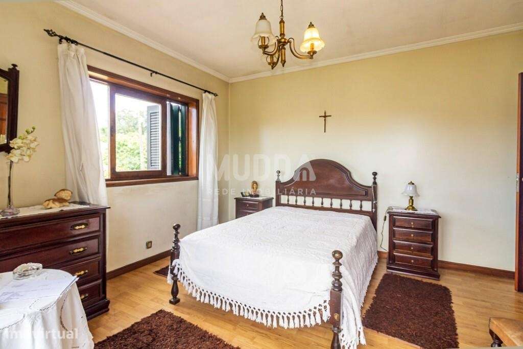 Moradia BI-FAMILIAR com amplas varandas-27