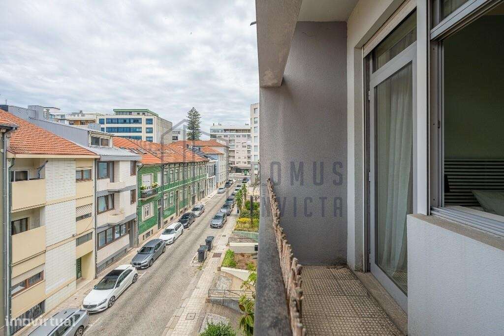 T2 remodelado com duas varandas e lugar de garagem | Zona da Boavista-27