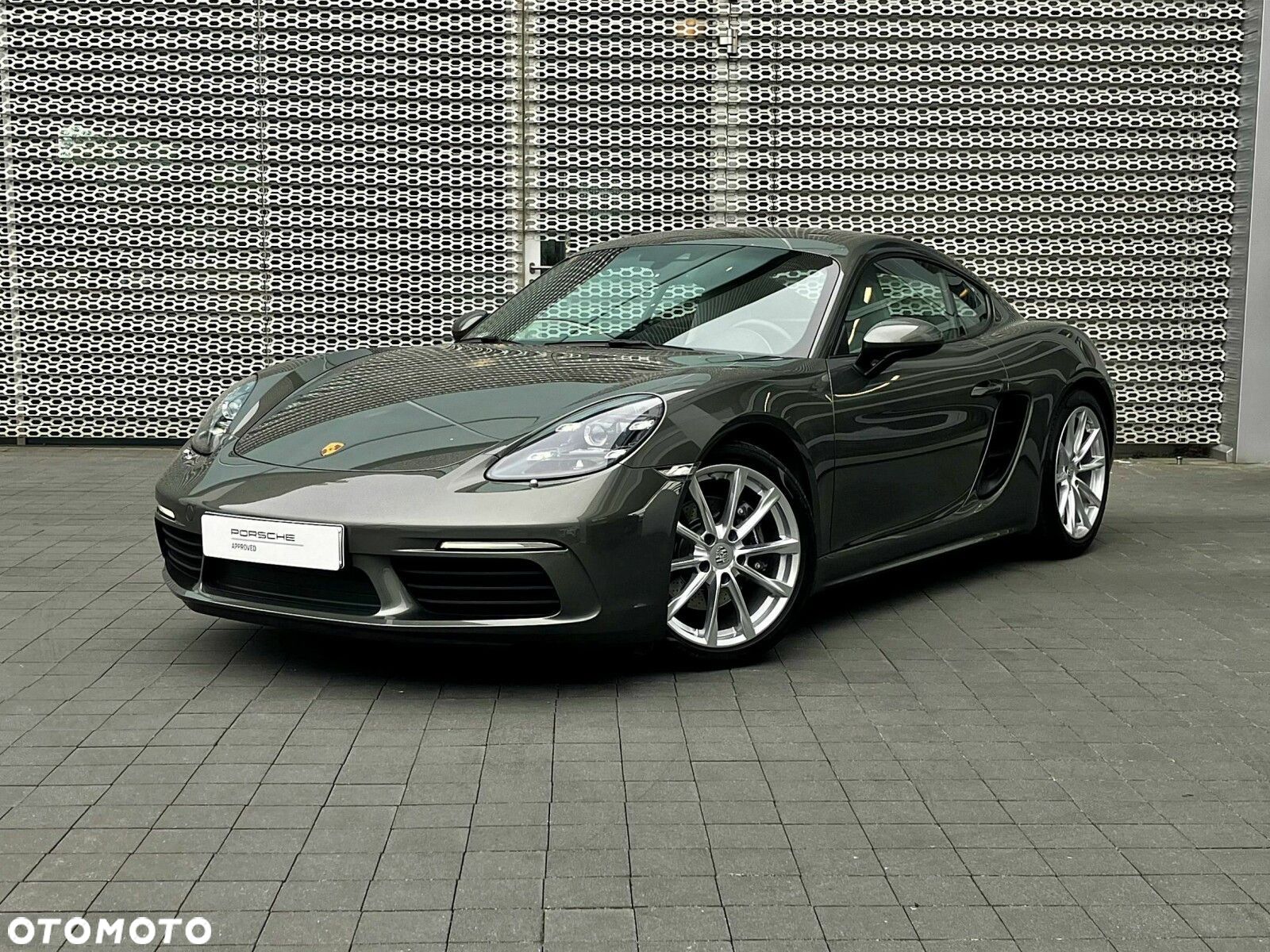 Porsche 718 Cayman - 1