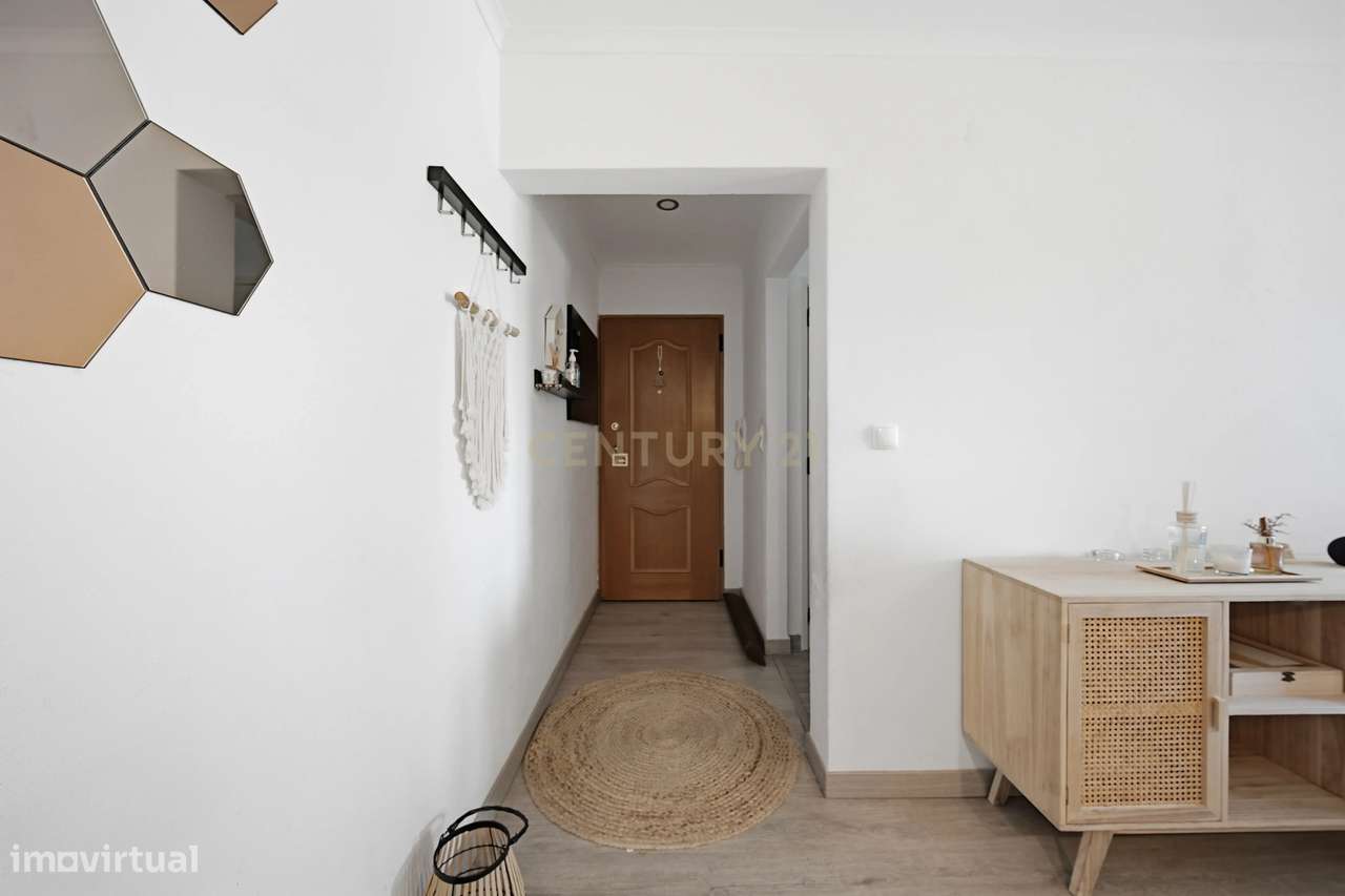 T3 em Santo António dos Cavaleiros, totalmente remodelado | Excelente-15