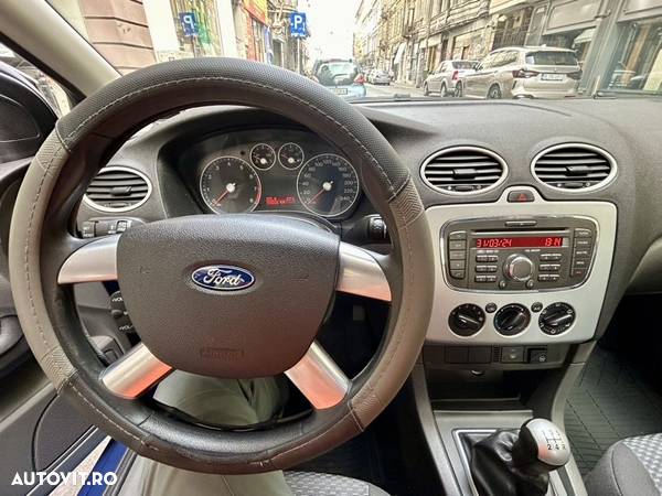 Ford Focus 1.6i Trend - 9