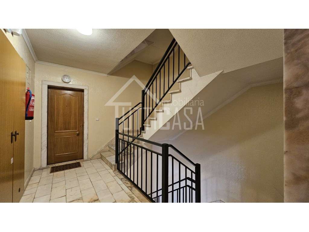 Apartamento T3 com garagem BOX em Alcainça-41