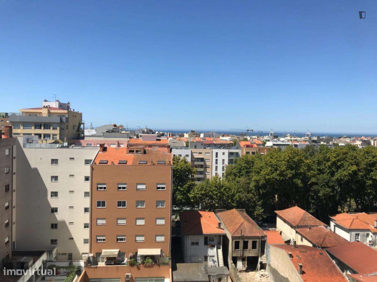 Quarto - localizado em Matosinhos Porto - Grande imagem: 2/6