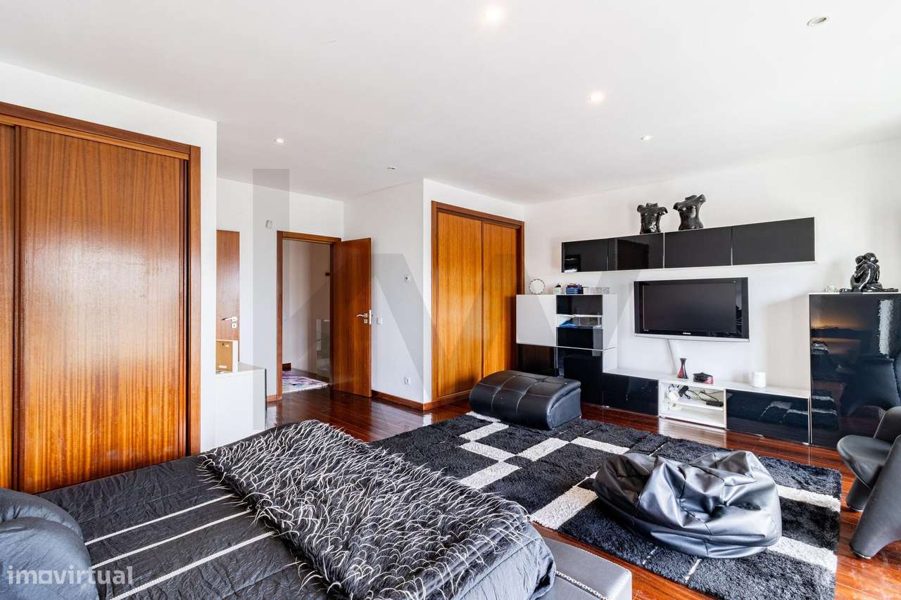 Moradia T3 de 3 Frentes em Sanfins – Santa Maria da Feira-23