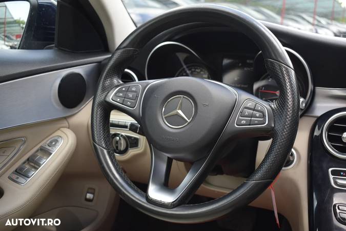 Mercedes-Benz C 300 BlueTec Hybrid - 15