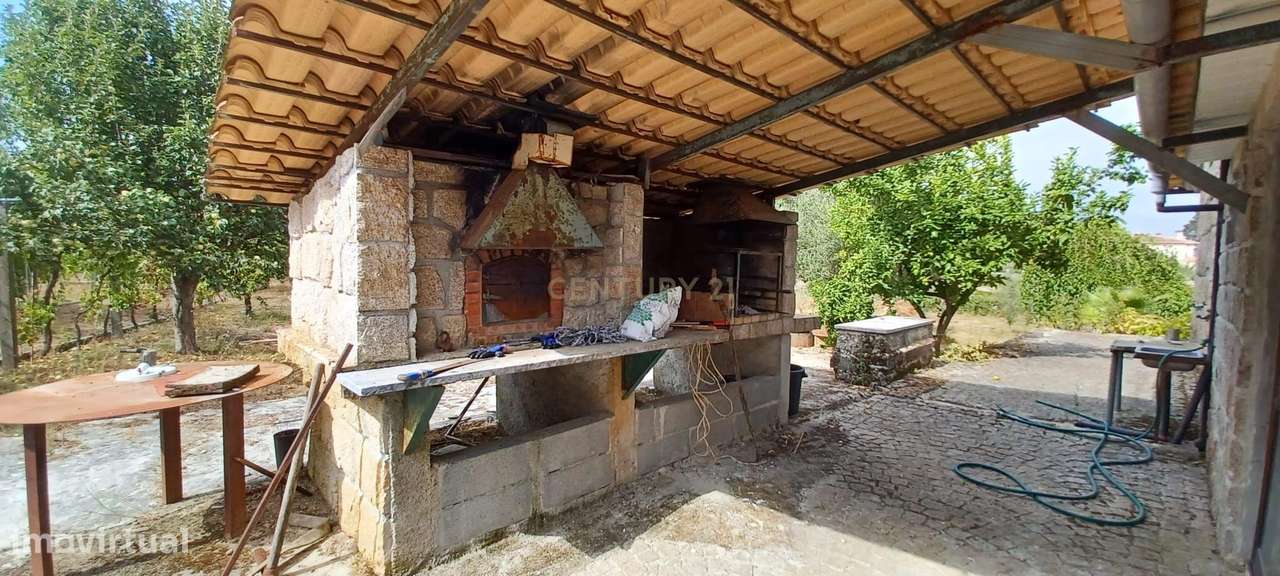 Moradia isolada T2 em pedra e moradia secundaria, com terreno de aprox-13