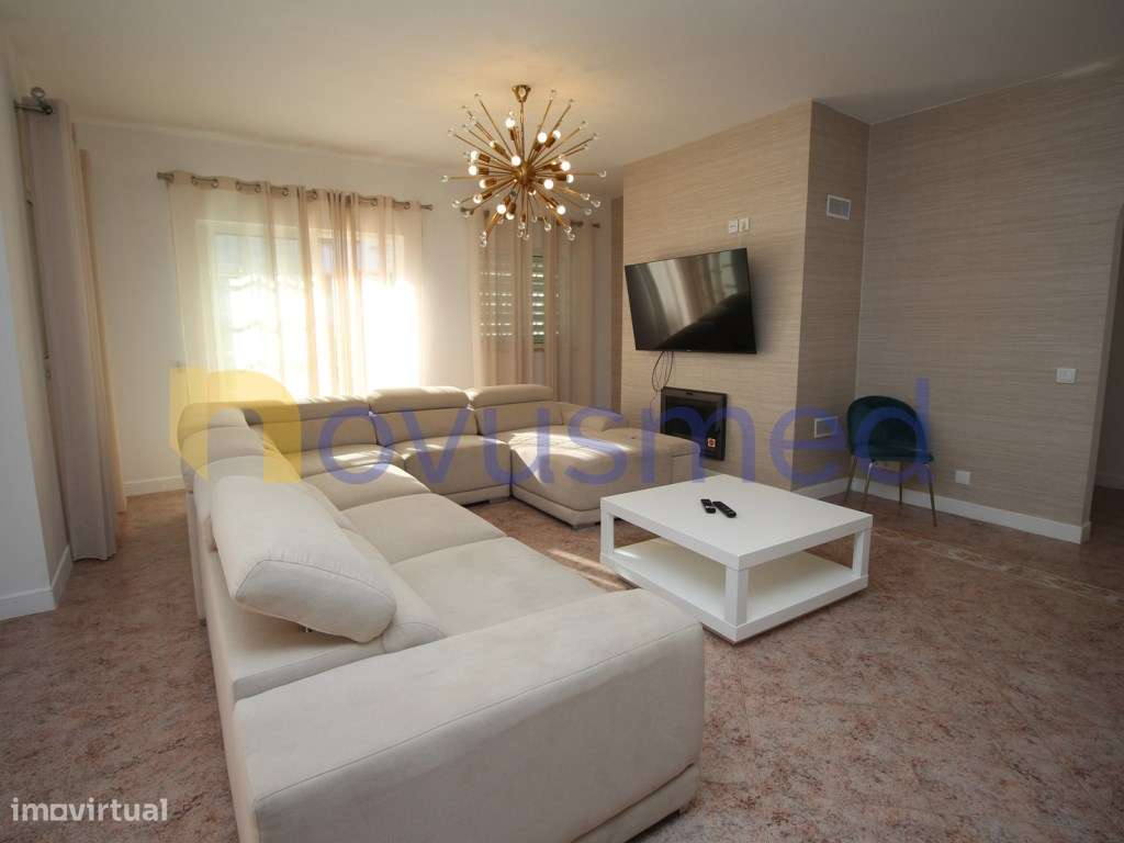 Moradia com 7 quartos localizada no centro de Albufeira. - Grande imagem: 2/51