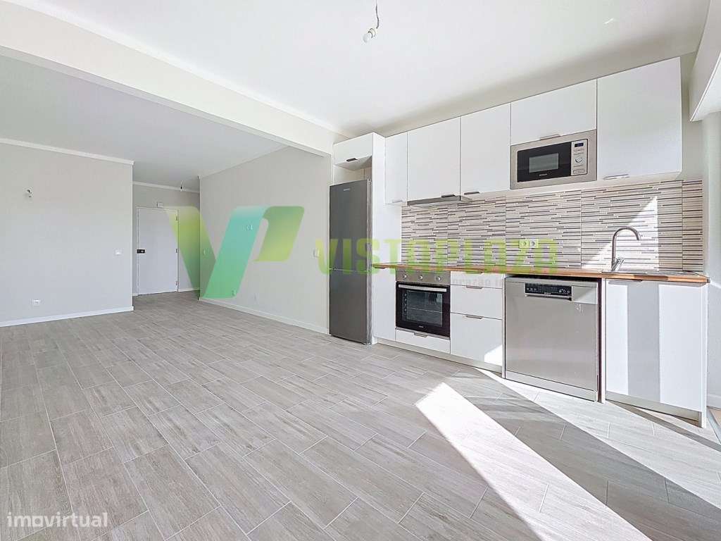 Apartamento T2 Totalmente Renovado com Vista Mar, a 800 metros da P... - Grande imagem: 2/20