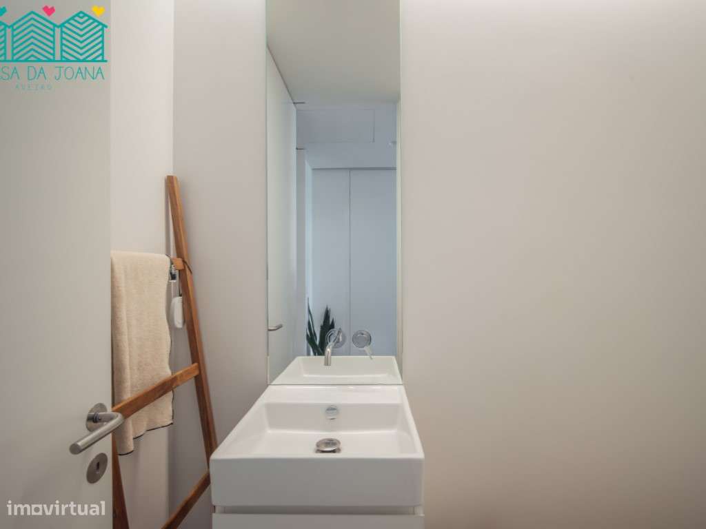 Apartamento T4 com Lugares de Garagem no Centro de Lisboa-25