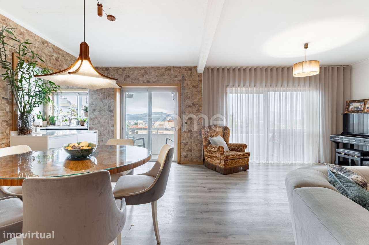 T3 Suíte Remodelado e com Terraço em São João da Madeira - Grande imagem: 1/27