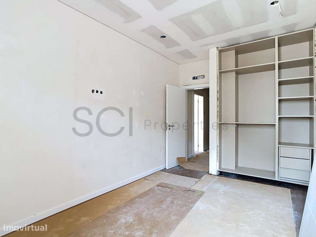 Extraordinário Apartamento T3+1 com amplas áreas em Coina-24